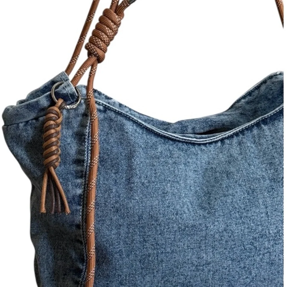 NWT Large Light Denim Tote Bag with Zip Top Closure! New! - Picture 6 of 10